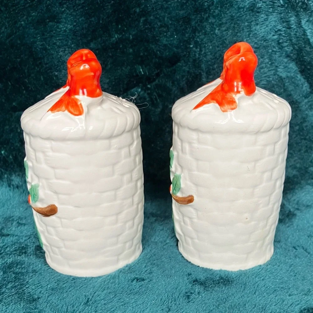 Vintage Set Enesco Japan Holly‎ Berry Salt and Pepper Shakers